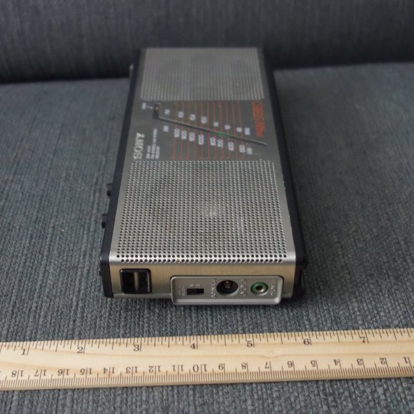 Vintage Sony SRF-A100 AM FM Battery Powered Radio - Picture 14 of 16